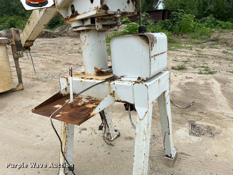 image for item NM9830 Altec 200A boom lift