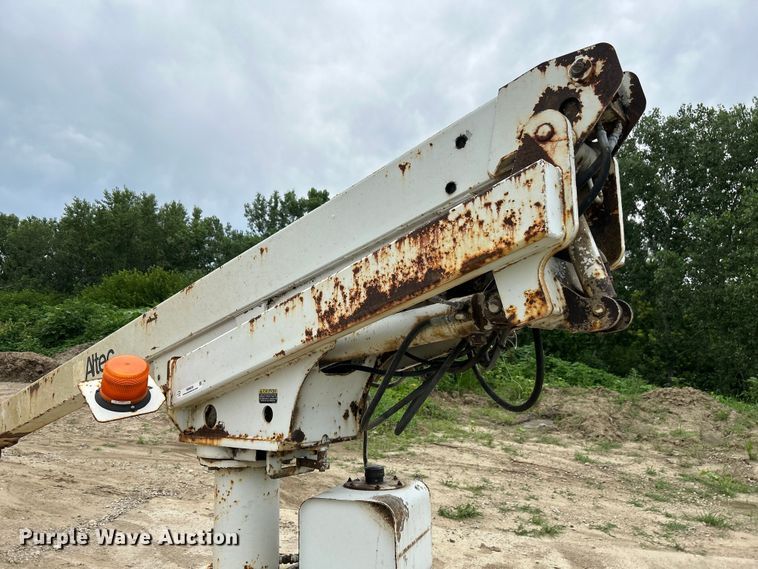 image for item NM9830 Altec 200A boom lift