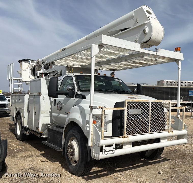 image for item YA2550 2017 Ford F750 Super Duty bucket truck