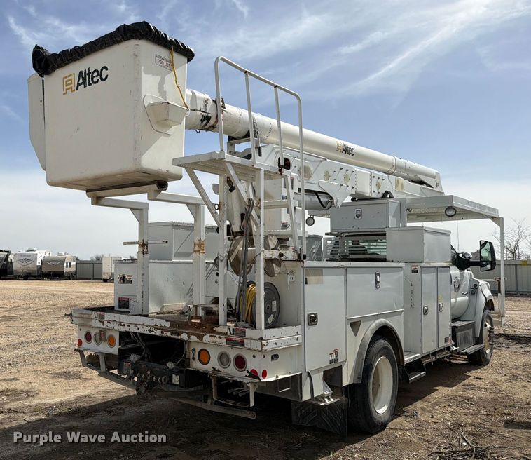 image for item YA2550 2017 Ford F750 Super Duty bucket truck