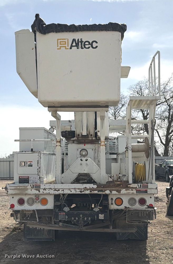 image for item YA2550 2017 Ford F750 Super Duty bucket truck
