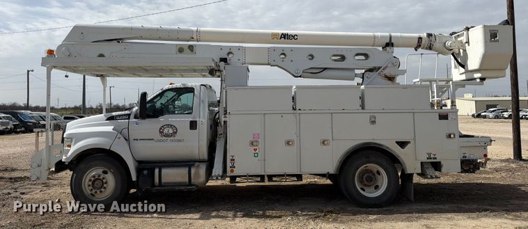image for item YA2550 2017 Ford F750 Super Duty bucket truck