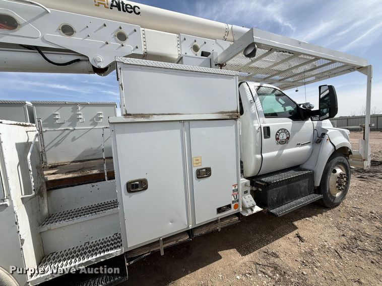 image for item YA2550 2017 Ford F750 Super Duty bucket truck