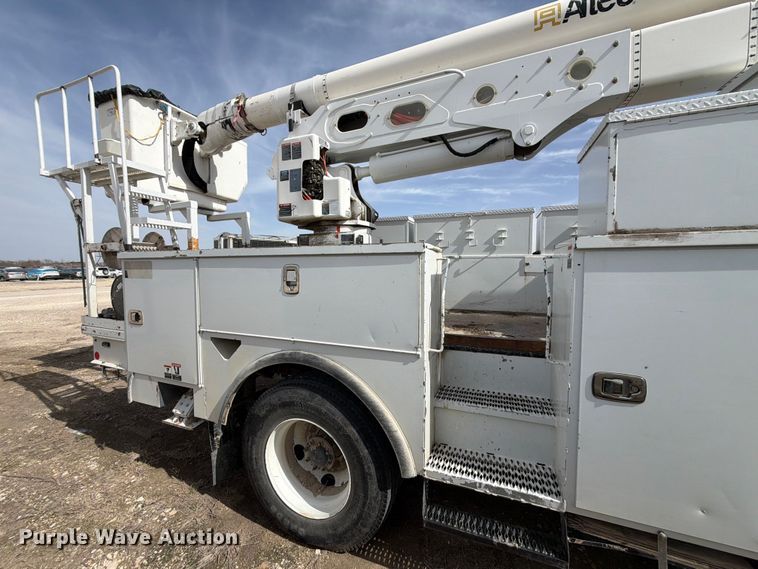 image for item YA2550 2017 Ford F750 Super Duty bucket truck