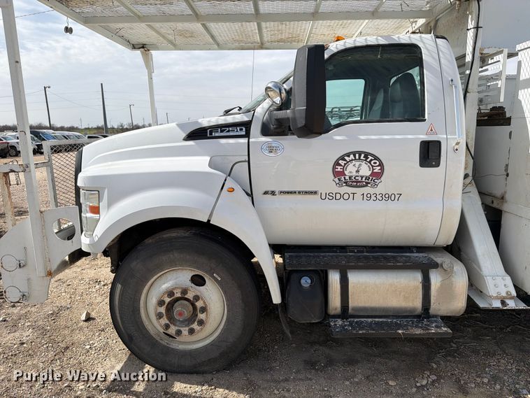 image for item YA2550 2017 Ford F750 Super Duty bucket truck