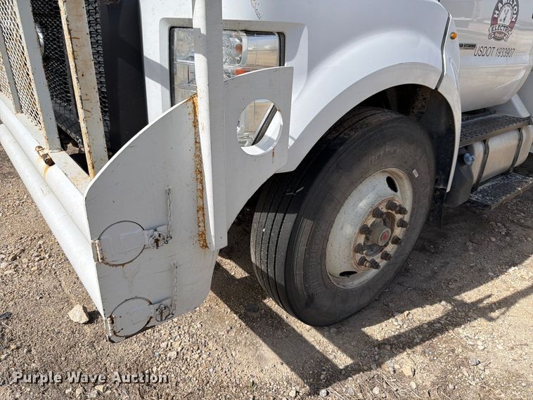 image for item YA2550 2017 Ford F750 Super Duty bucket truck