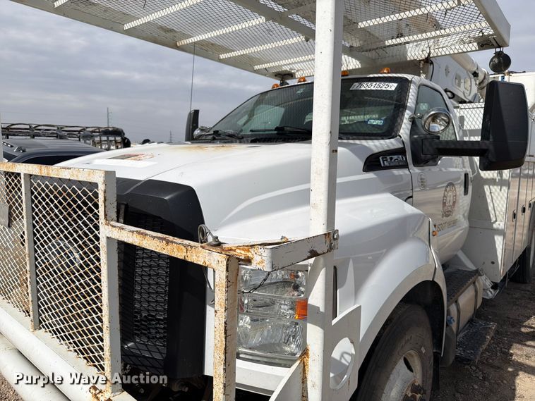 image for item YA2550 2017 Ford F750 Super Duty bucket truck