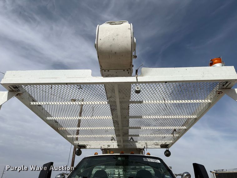 image for item YA2550 2017 Ford F750 Super Duty bucket truck
