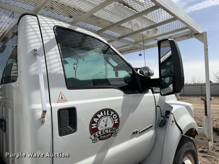 image for item YA2550 2017 Ford F750 Super Duty bucket truck