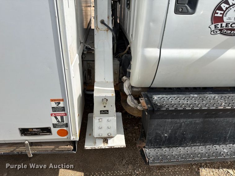 image for item YA2550 2017 Ford F750 Super Duty bucket truck