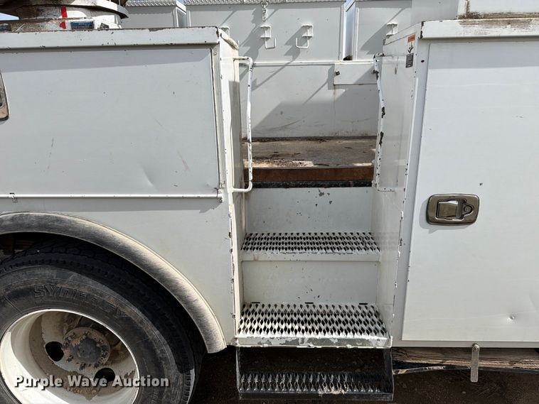 image for item YA2550 2017 Ford F750 Super Duty bucket truck