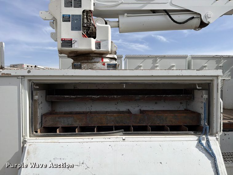 image for item YA2550 2017 Ford F750 Super Duty bucket truck
