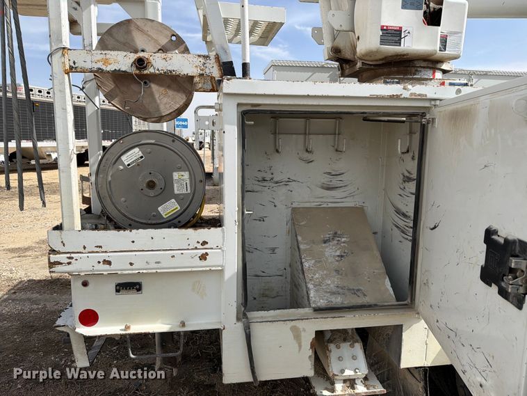 image for item YA2550 2017 Ford F750 Super Duty bucket truck