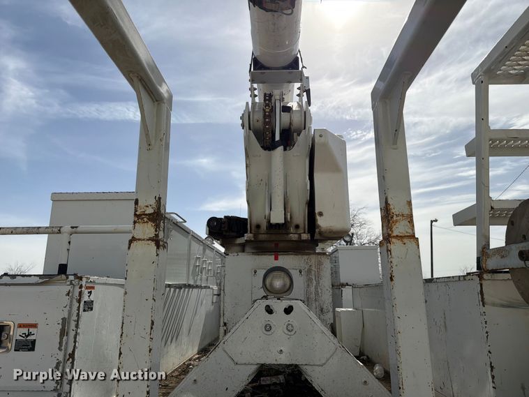 image for item YA2550 2017 Ford F750 Super Duty bucket truck