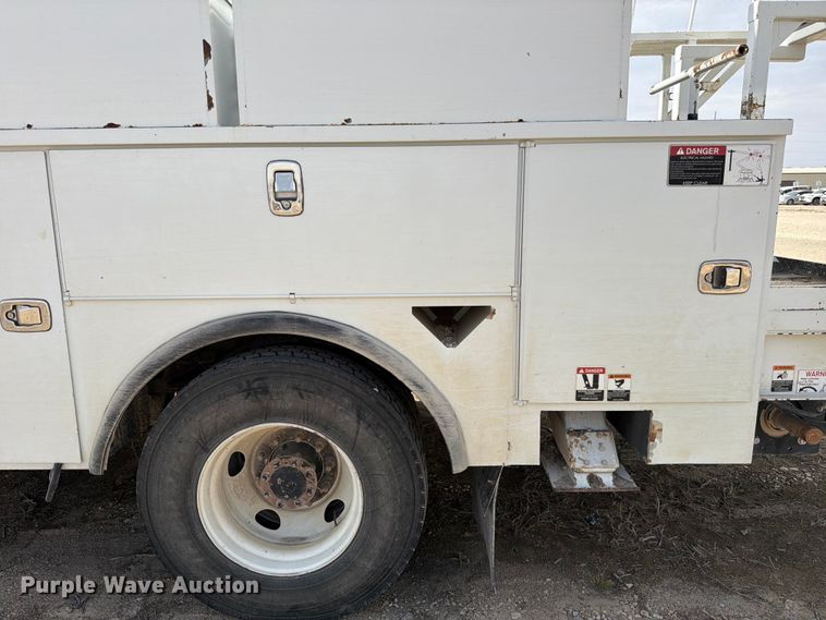image for item YA2550 2017 Ford F750 Super Duty bucket truck
