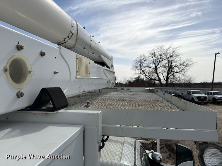 image for item YA2550 2017 Ford F750 Super Duty bucket truck