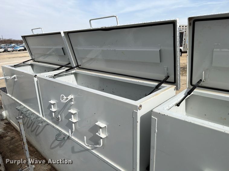 image for item YA2550 2017 Ford F750 Super Duty bucket truck