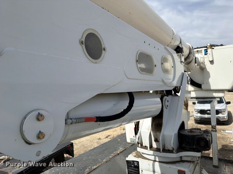 image for item YA2550 2017 Ford F750 Super Duty bucket truck