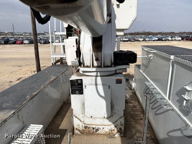image for item YA2550 2017 Ford F750 Super Duty bucket truck