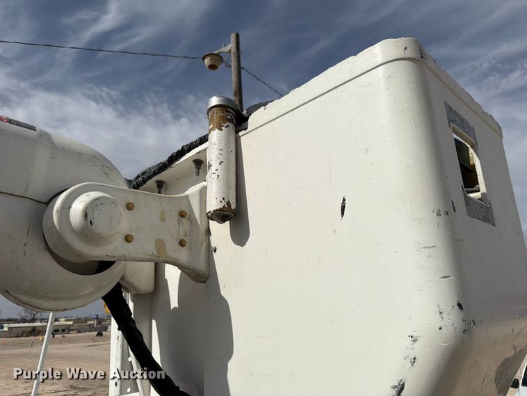 image for item YA2550 2017 Ford F750 Super Duty bucket truck