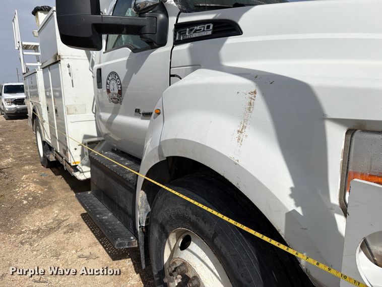 image for item YA2550 2017 Ford F750 Super Duty bucket truck