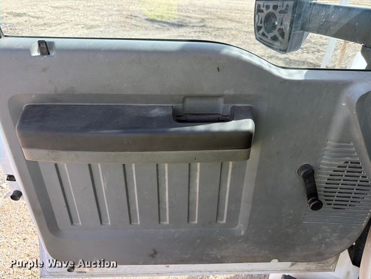 image for item YA2550 2017 Ford F750 Super Duty bucket truck