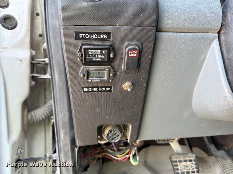 image for item YA2550 2017 Ford F750 Super Duty bucket truck