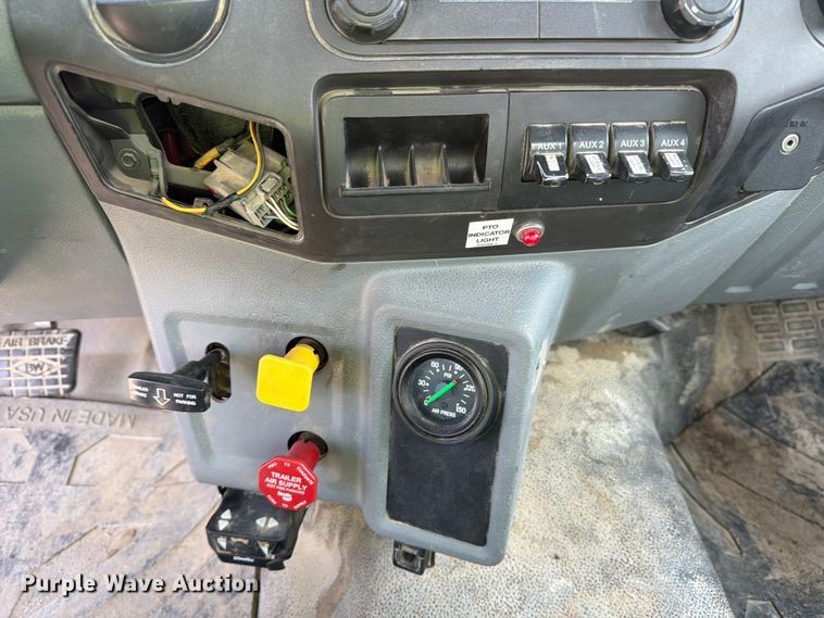image for item YA2550 2017 Ford F750 Super Duty bucket truck