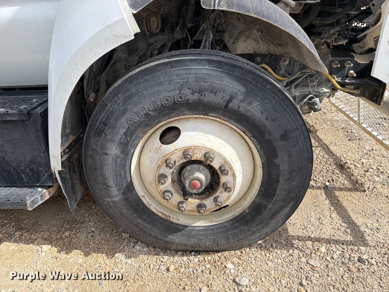 image for item YA2550 2017 Ford F750 Super Duty bucket truck