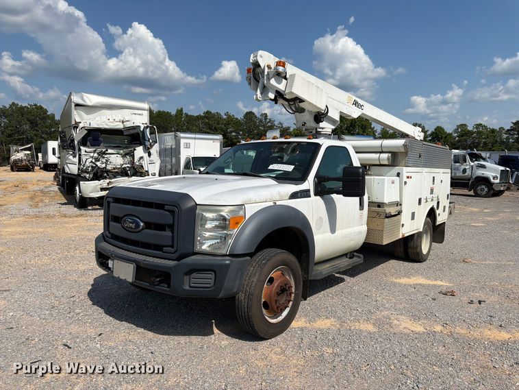 2013 Ford F450 Super Duty bucket truck