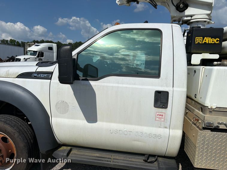 image for item YA3095 2013 Ford F450 Super Duty bucket truck