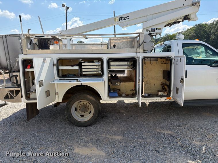 image for item YA3095 2013 Ford F450 Super Duty bucket truck