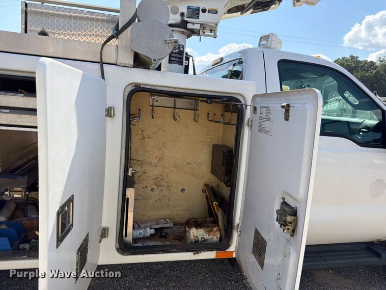 image for item YA3095 2013 Ford F450 Super Duty bucket truck