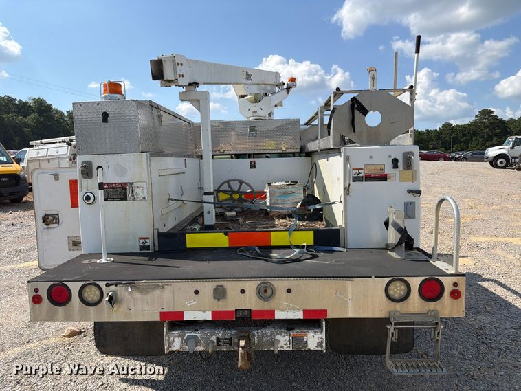image for item YA3095 2013 Ford F450 Super Duty bucket truck