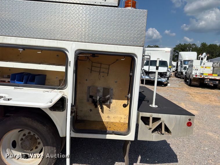 image for item YA3095 2013 Ford F450 Super Duty bucket truck
