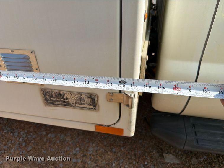 image for item YA3095 2013 Ford F450 Super Duty bucket truck
