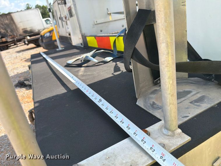 image for item YA3095 2013 Ford F450 Super Duty bucket truck