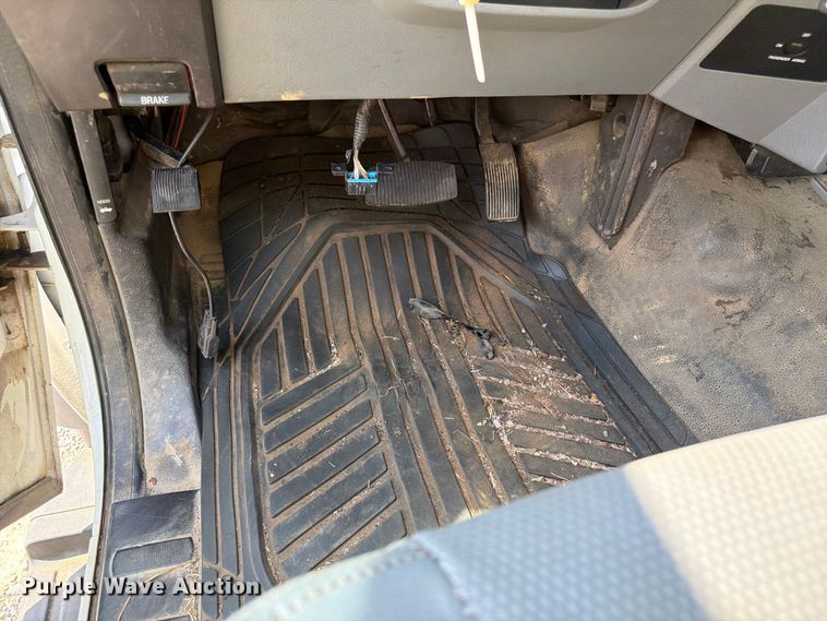 image for item YA3095 2013 Ford F450 Super Duty bucket truck