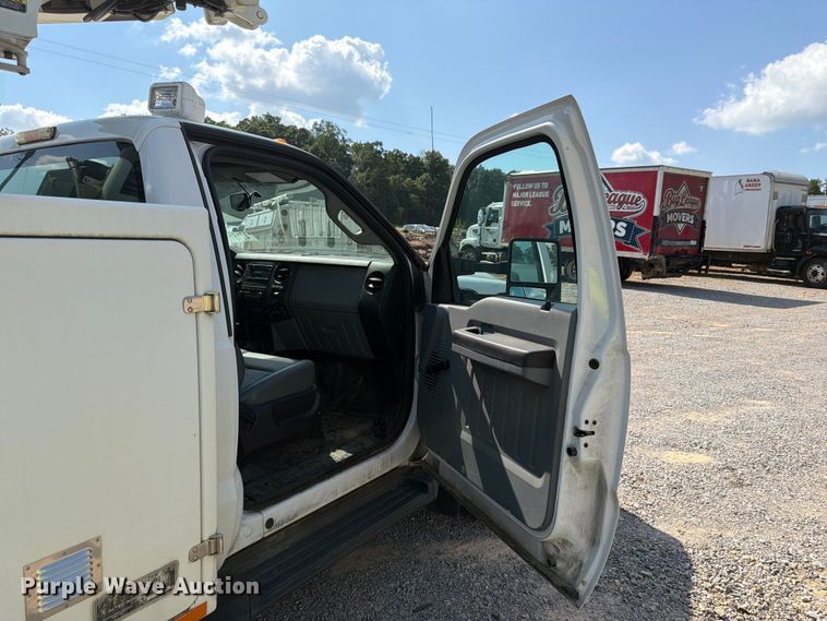 image for item YA3095 2013 Ford F450 Super Duty bucket truck