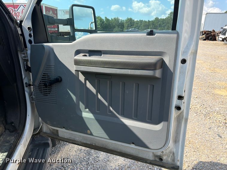 image for item YA3095 2013 Ford F450 Super Duty bucket truck