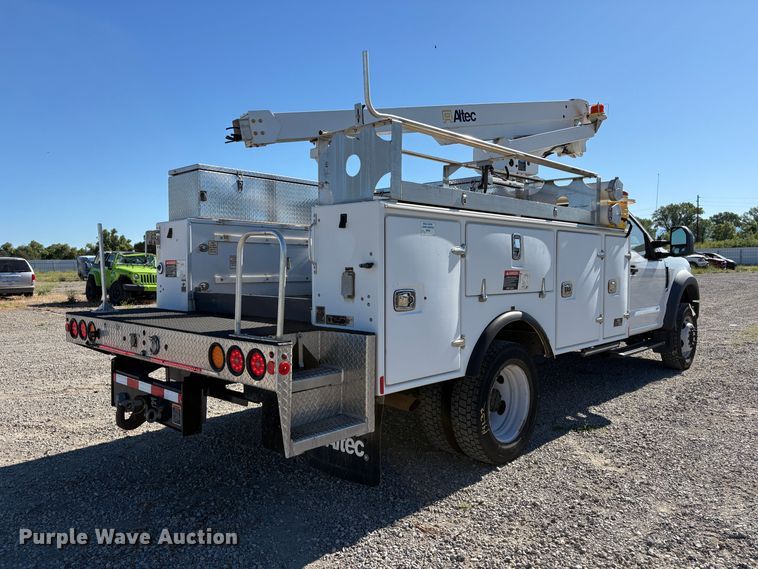 image for item YA3104 2017 Ford F450 Super Duty bucket truck