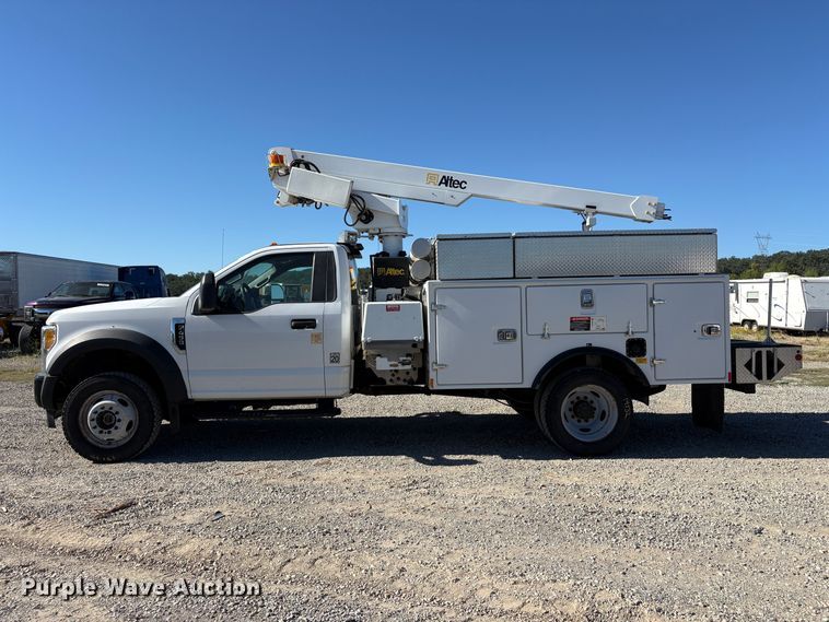 image for item YA3104 2017 Ford F450 Super Duty bucket truck