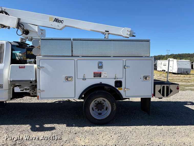 image for item YA3104 2017 Ford F450 Super Duty bucket truck