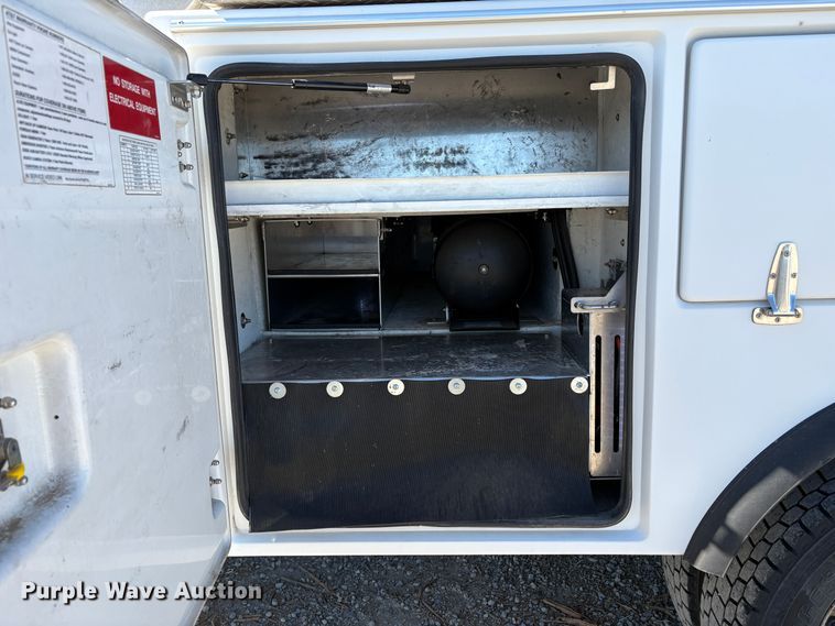 image for item YA3104 2017 Ford F450 Super Duty bucket truck
