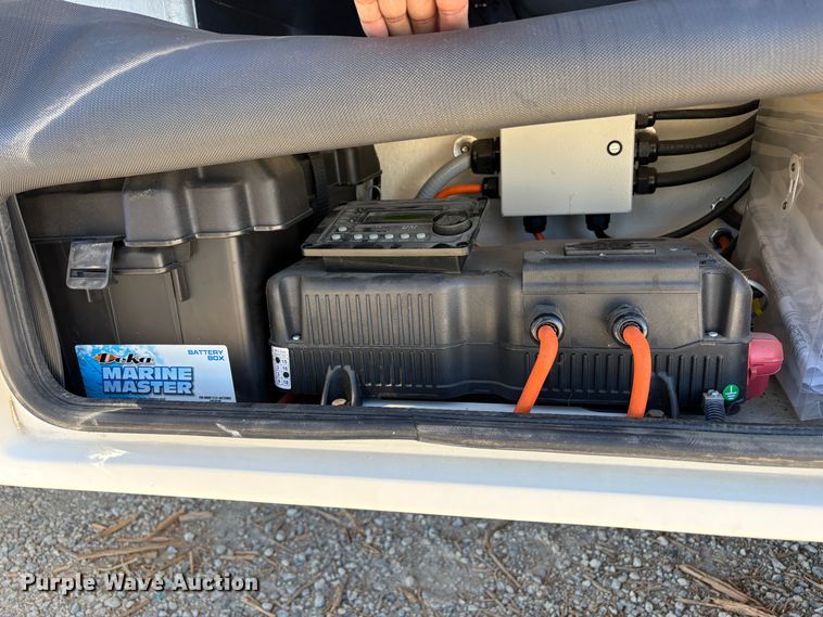 image for item YA3104 2017 Ford F450 Super Duty bucket truck