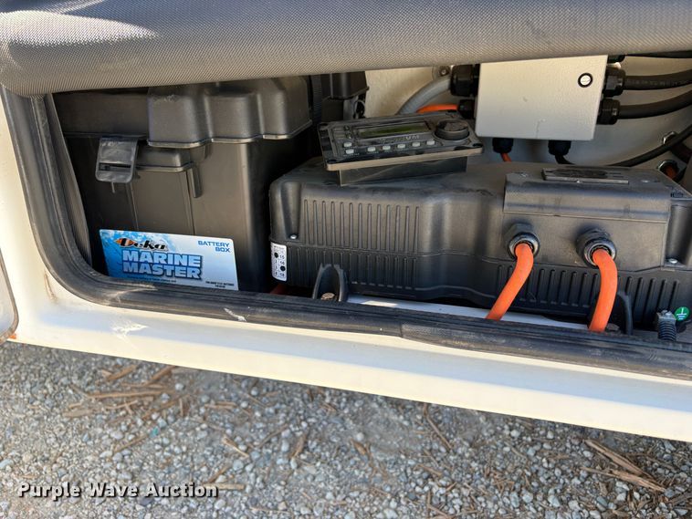 image for item YA3104 2017 Ford F450 Super Duty bucket truck