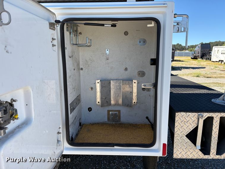 image for item YA3104 2017 Ford F450 Super Duty bucket truck