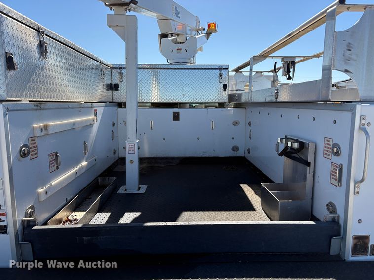 image for item YA3104 2017 Ford F450 Super Duty bucket truck