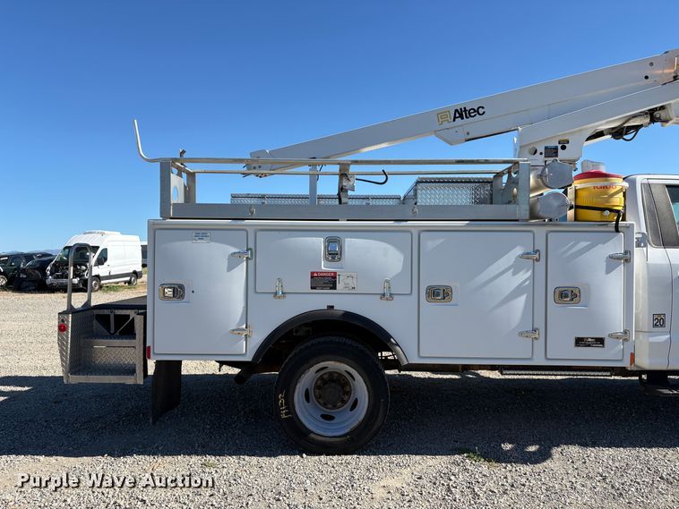 image for item YA3104 2017 Ford F450 Super Duty bucket truck