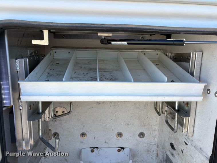 image for item YA3104 2017 Ford F450 Super Duty bucket truck
